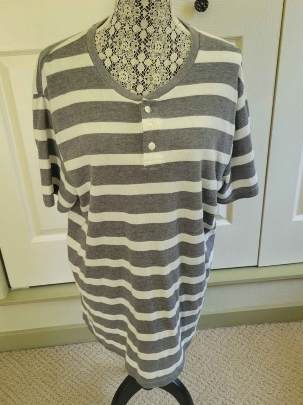 Mens Gray and White Striped Old Navy Short Sleeve Shirt